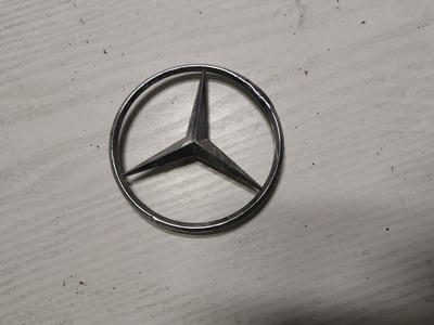 oryginakny Emblemat  znaczek gwiazda Mercedes 124 na klapę