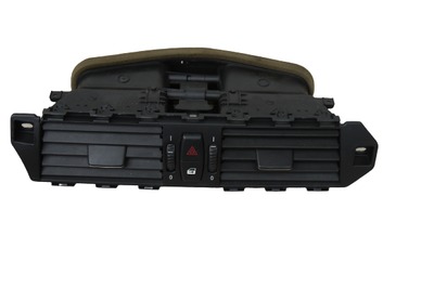 Czarna kratka środkowa nawiewu deski do BMW 5 E60 6910734