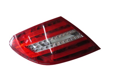 Czerwona lampa lewa tylna do Mercedesa C-Klasy W204 A2049060603