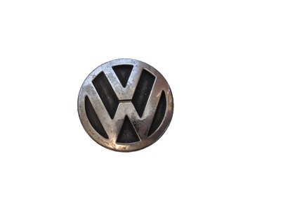 Srebrny znaczek do VW Passata B5 z numerem części : 3B0853630