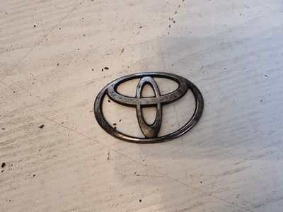 Srebrny znaczek emblemat Toyota