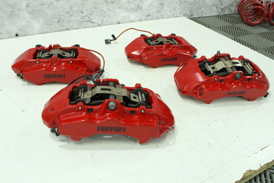 czerwony zacisk hamulcowy Brembo do ferrari F430 ceramiczne hamulce