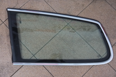 Szklana szyba boczna lewa tylna do VW Passata B7 Kombi