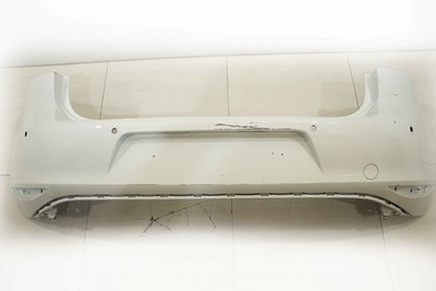 Biały zderzak tylny pod czujniki parkowania do VW Golf VII