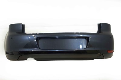 Czarny oryginalny zderzak tylny pod czujniki parkowania do VW Golf VI