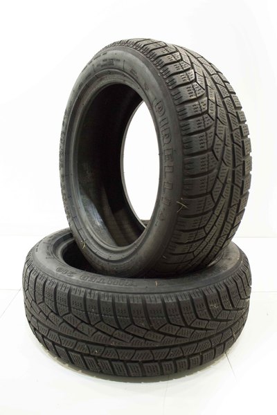 czarne Opony 2szt Pirelli Sottzero Winter210 195/55R16 5.5 mm