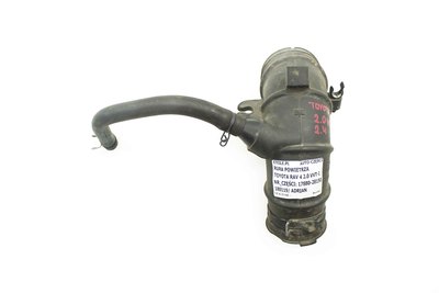 Czarny gumowy przewód powietrza do Toyota RAV4 II 2.0 VVT-I 17880-28150