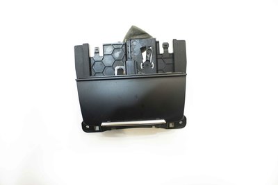 Czarna popielniczka do Audi A4 B8 Q5 z numerem części : 8K0857951