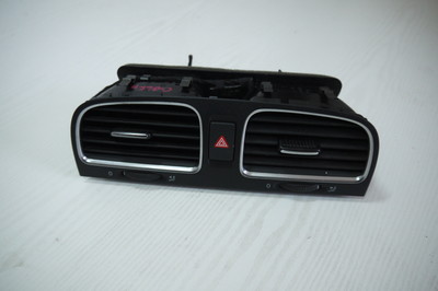 Czarna oryginalna kratka nawiewu środkowa deski rozdzielczej kokpitu VW Golf VI środek
