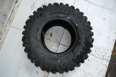 CZarna opona do quada MAxxis 27x11.00R12