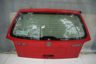 Czerwona klapa bagaznika do VW Polo III HB