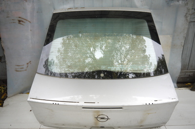 Srerbna klapa bagażnika do Opla Vectry C sedan