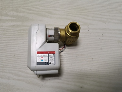 Siłownik z zaworem 1/2 termiczny Honeywell m7410e1002